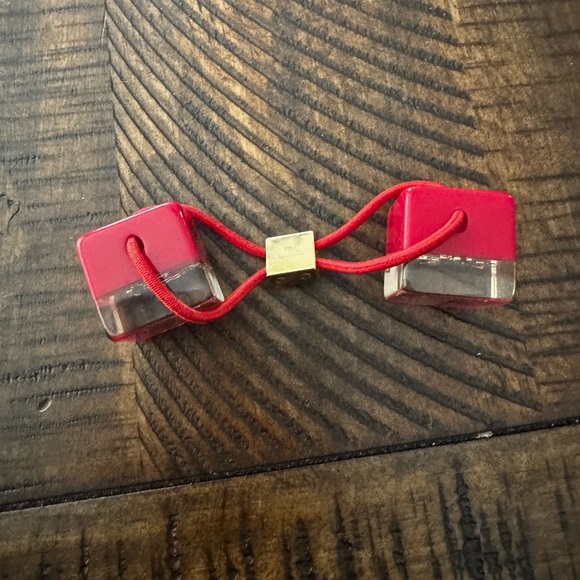 Louis Vuitton
Monogram Inclusion Hair Cubes - Picture 6 of 8